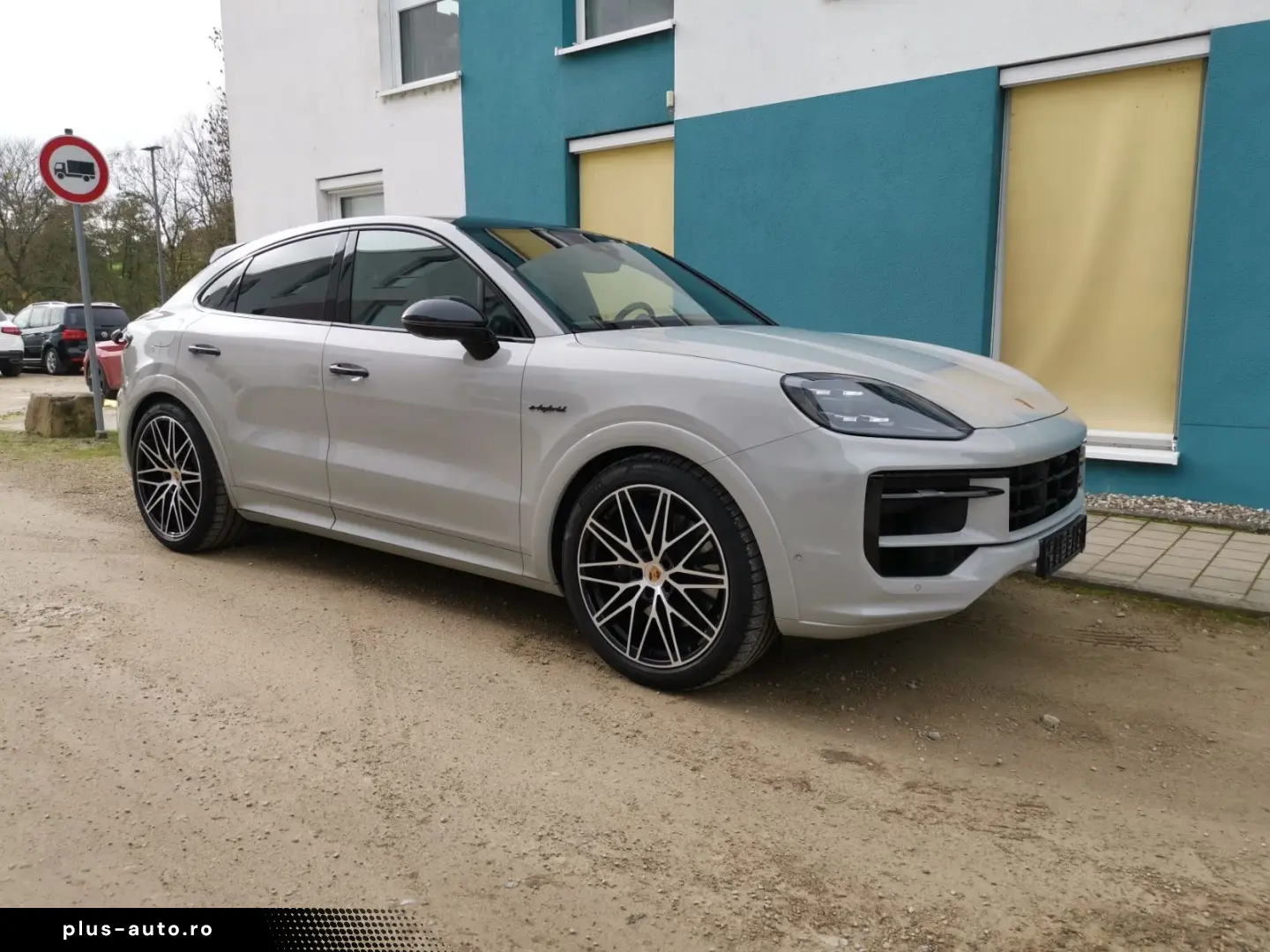 PORSCHE Cayenne E-Hybrid Coupe SportDesign KREIDE BEIGE