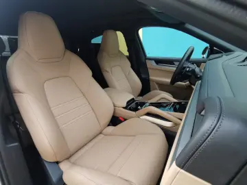 PORSCHE Cayenne E-Hybrid Coupe SportDesign KREIDE BEIGE