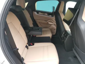PORSCHE Cayenne E-Hybrid Coupe SportDesign KREIDE BEIGE