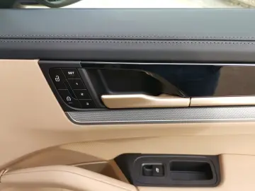 PORSCHE Cayenne E-Hybrid Coupe SportDesign KREIDE BEIGE