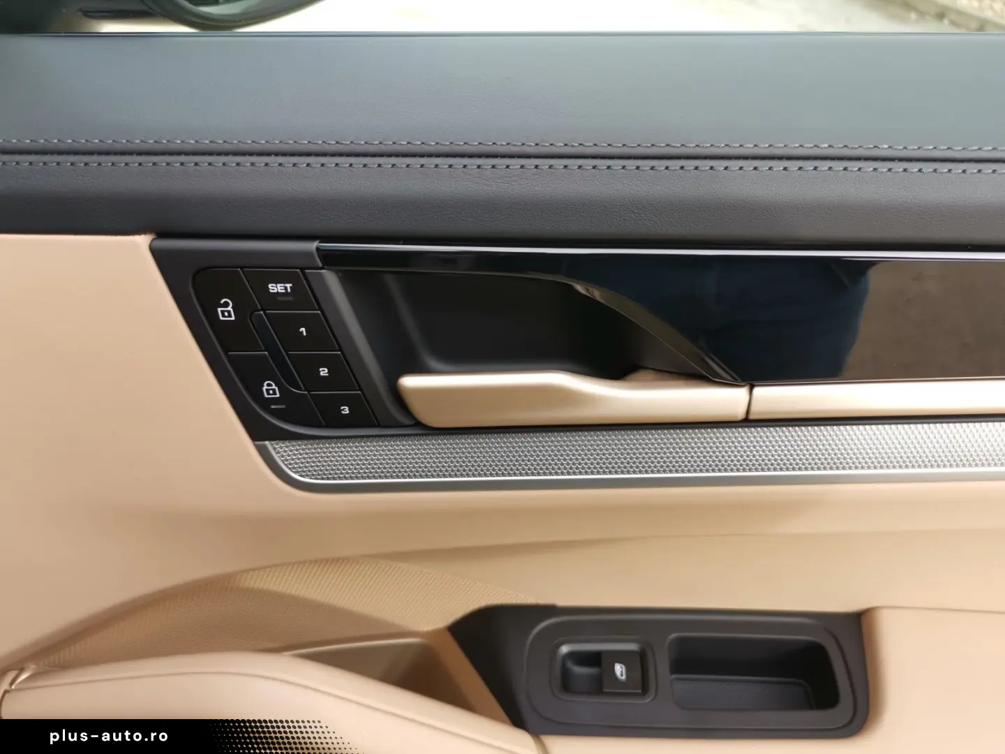 PORSCHE Cayenne E-Hybrid Coupe SportDesign KREIDE BEIGE