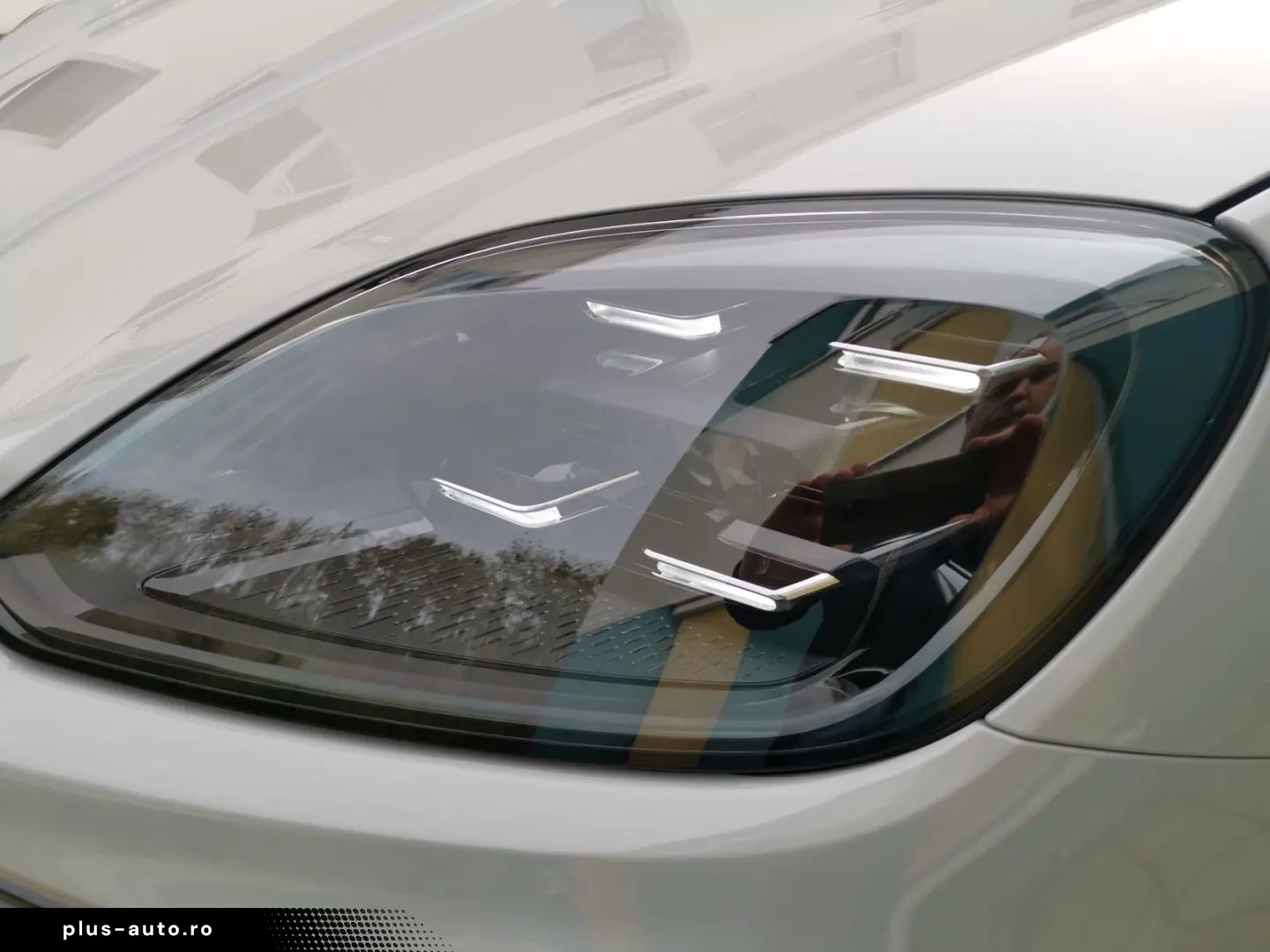 PORSCHE Cayenne E-Hybrid Coupe SportDesign KREIDE BEIGE