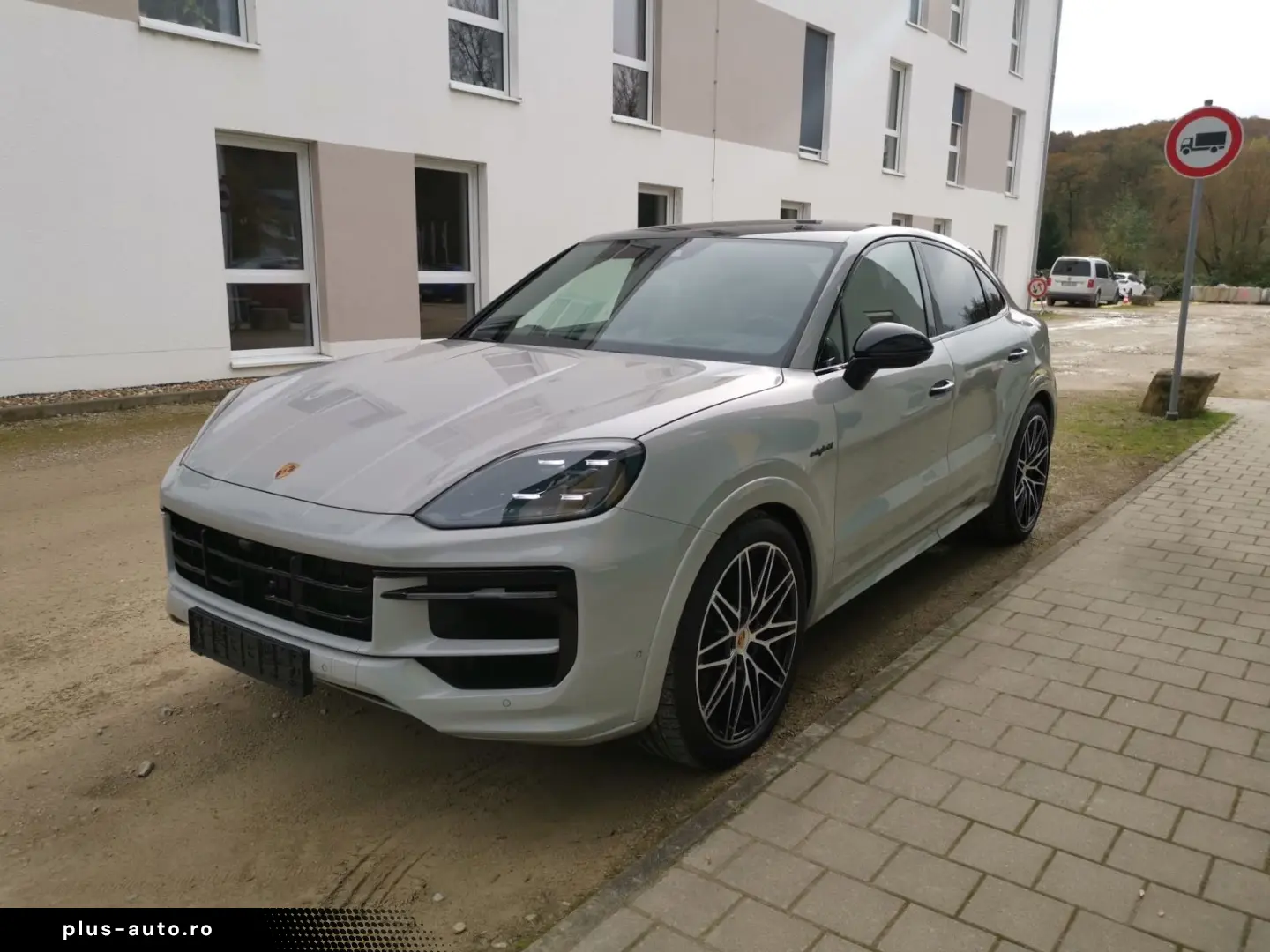 PORSCHE Cayenne E-Hybrid Coupe SportDesign KREIDE BEIGE