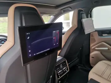 PORSCHE Cayenne E-Hybrid Coupe SportDesign KREIDE BEIGE