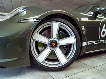 PORSCHE 911 Turbo 50 Jahre Carbondach Heritage Burm 360