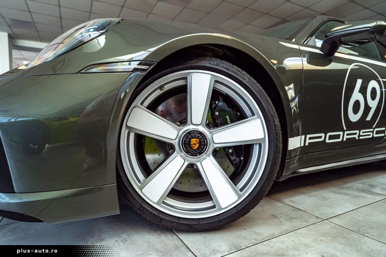 PORSCHE 911 Turbo 50 Jahre Carbondach Heritage Burm 360