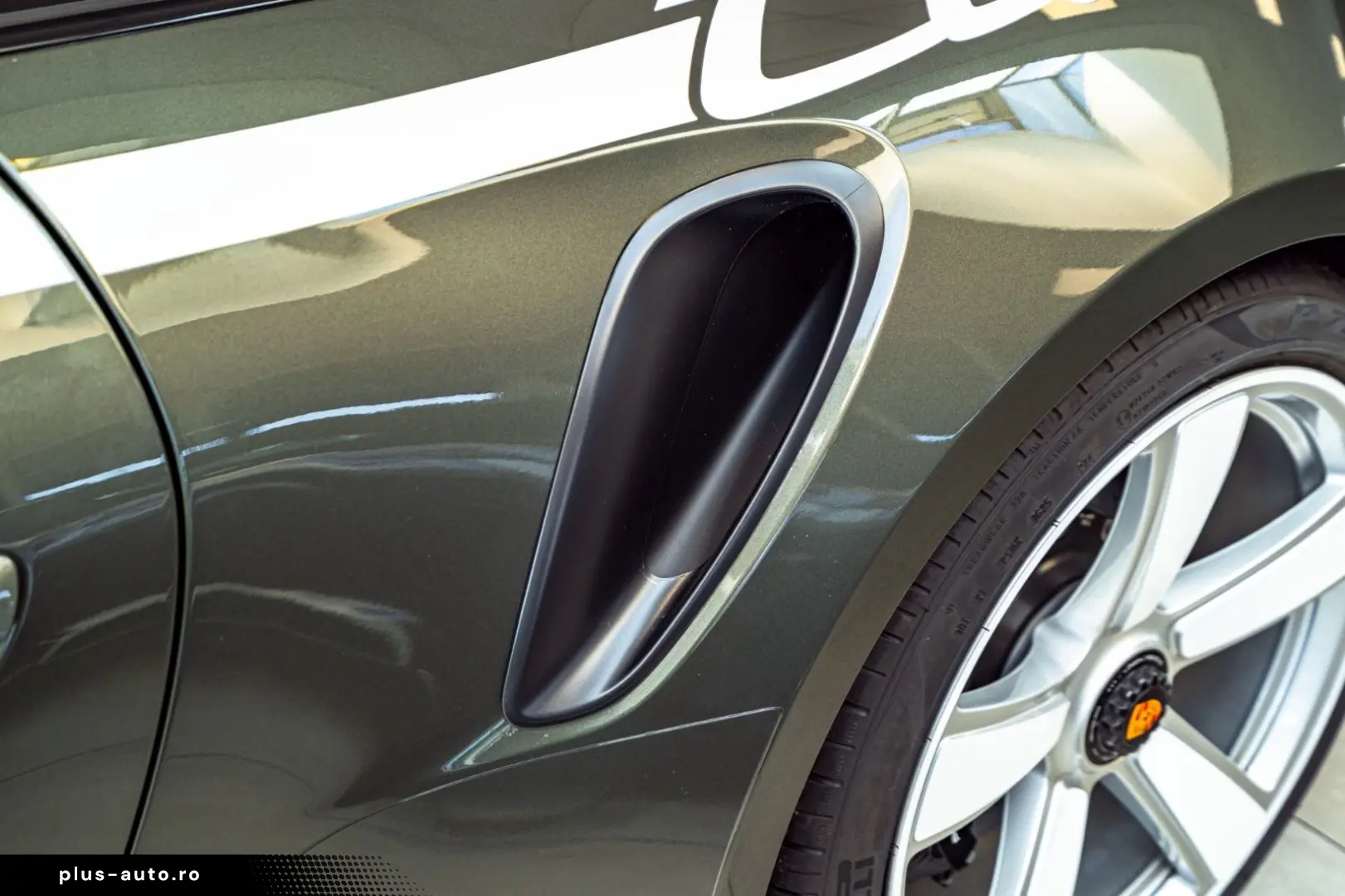 PORSCHE 911 Turbo 50 Jahre Carbondach Heritage Burm 360