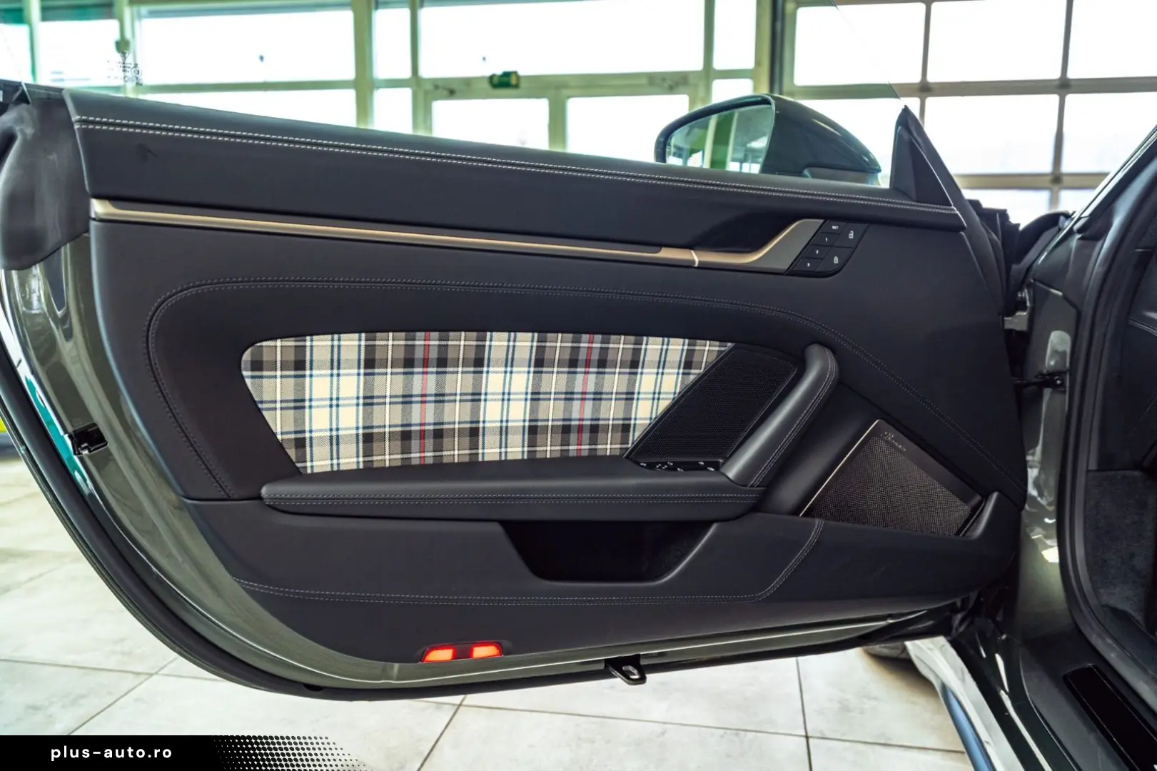 PORSCHE 911 Turbo 50 Jahre Carbondach Heritage Burm 360