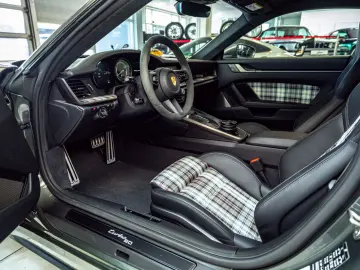 PORSCHE 911 Turbo 50 Jahre Carbondach Heritage Burm 360