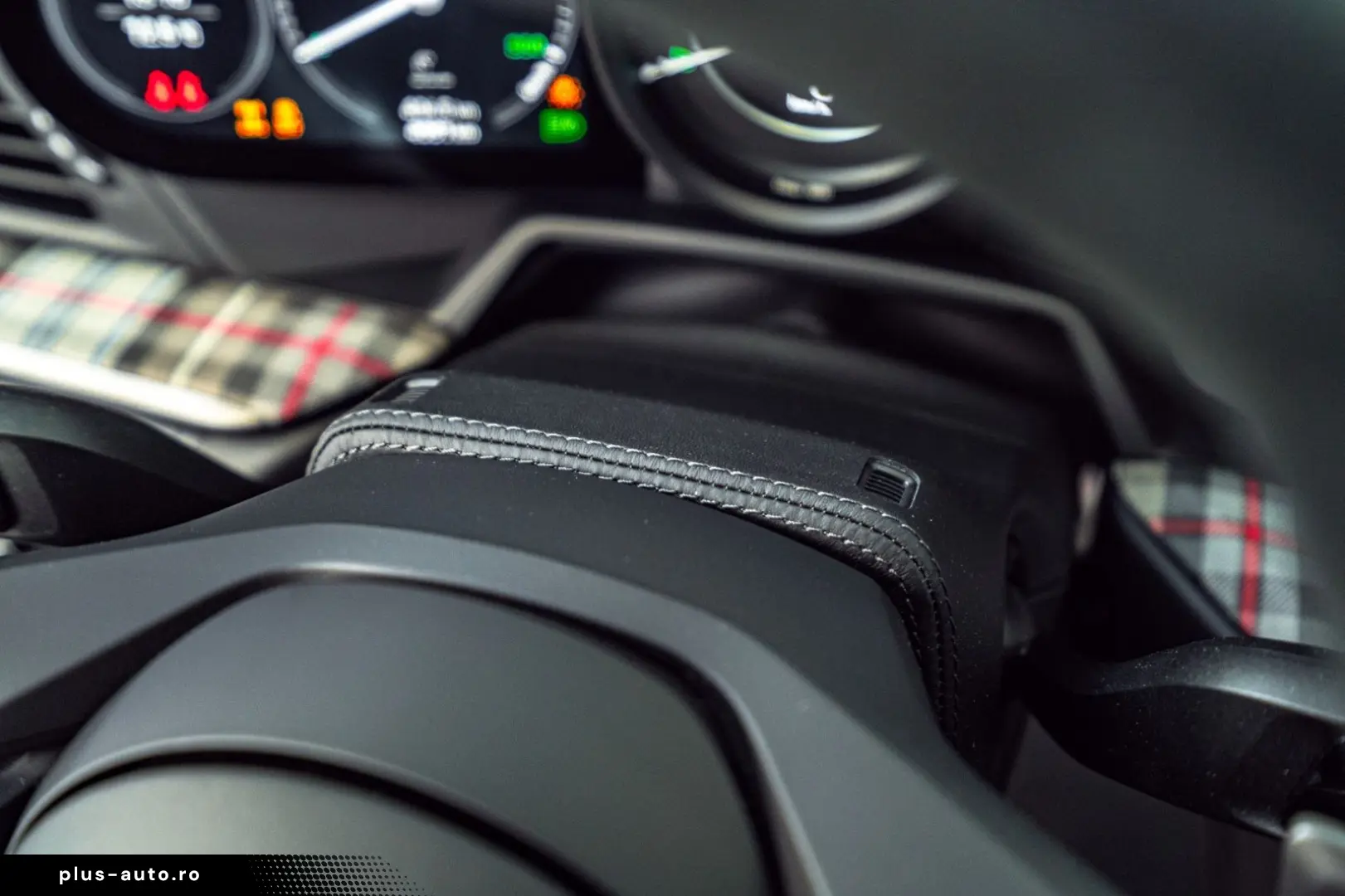 PORSCHE 911 Turbo 50 Jahre Carbondach Heritage Burm 360
