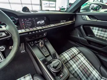 PORSCHE 911 Turbo 50 Jahre Carbondach Heritage Burm 360