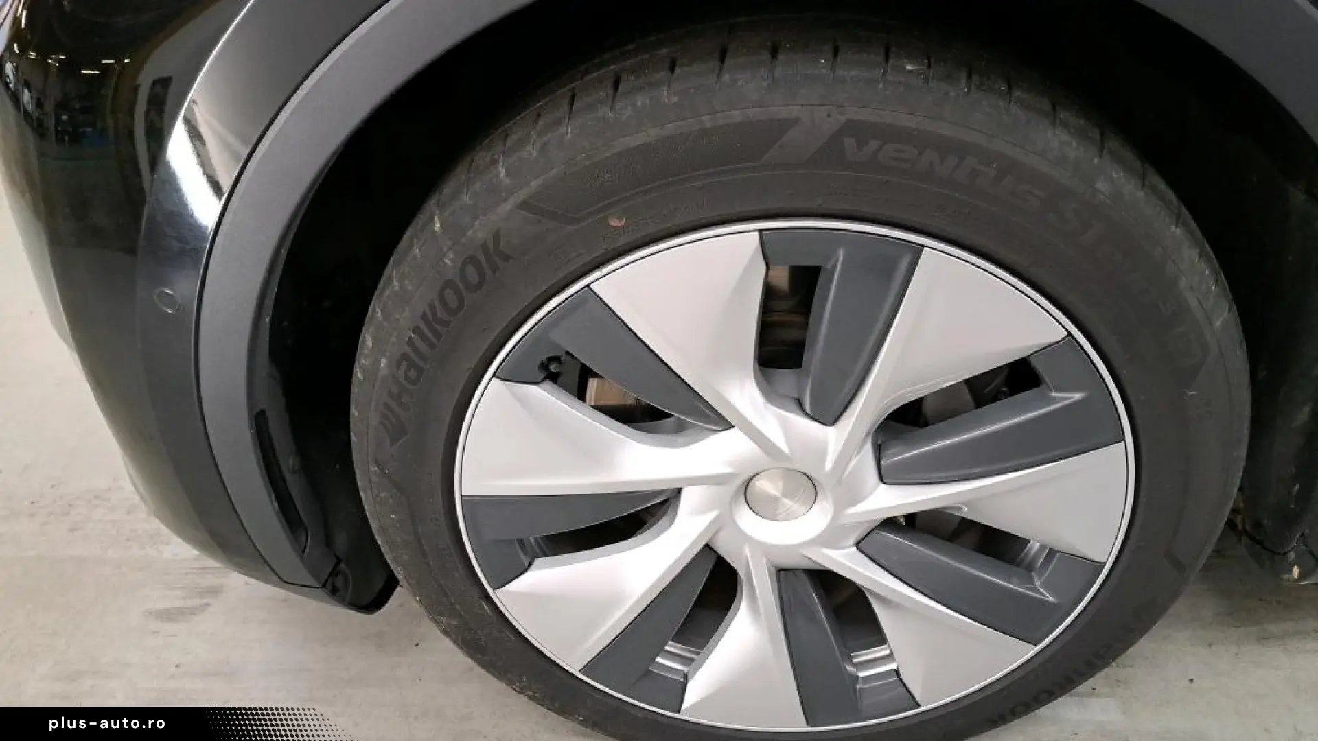 Tesla Model Y Long Range Dual 4WD
