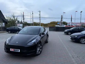 Tesla Model Y Long Range Dual 4WD