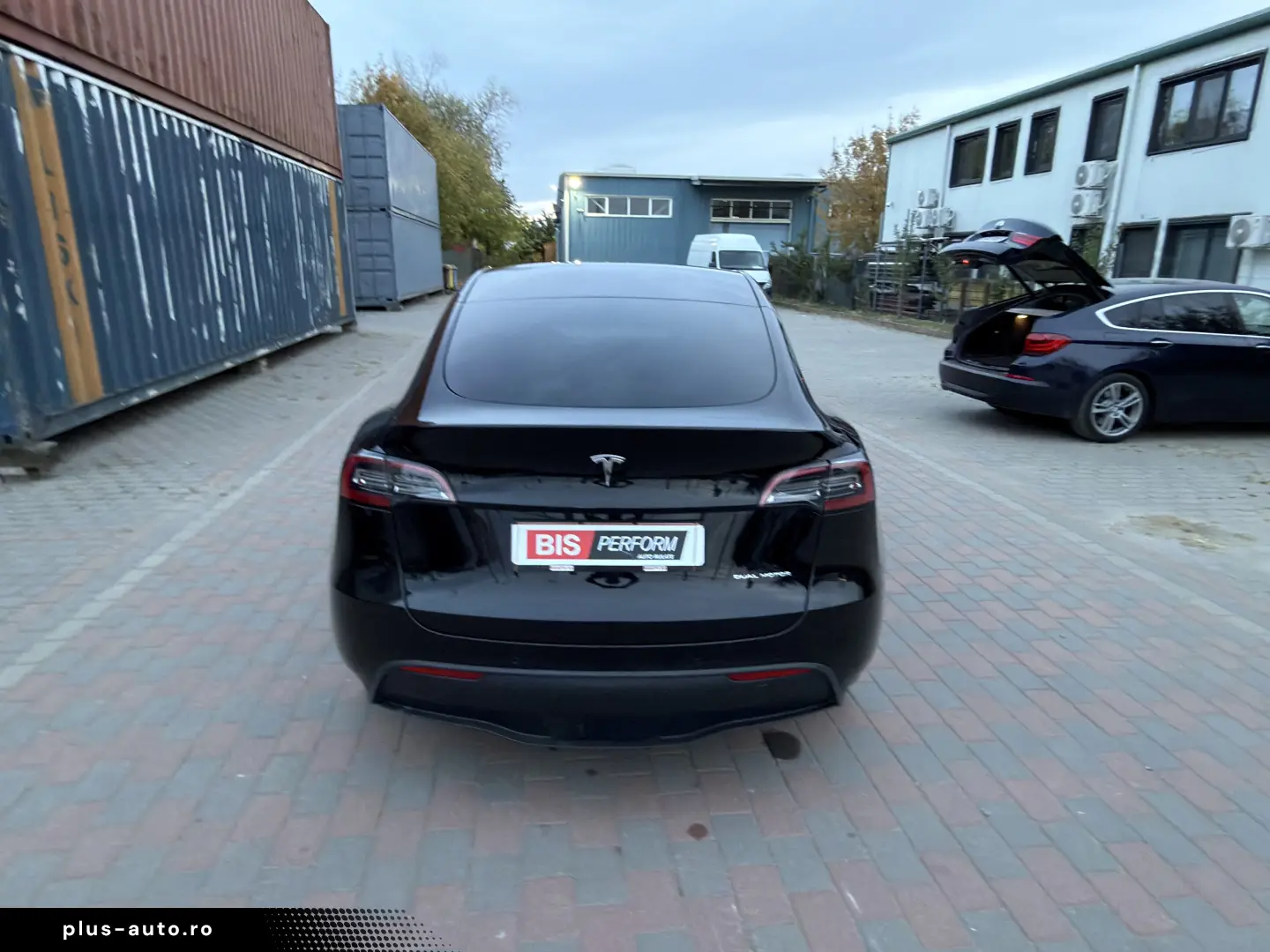 Tesla Model Y Long Range Dual 4WD