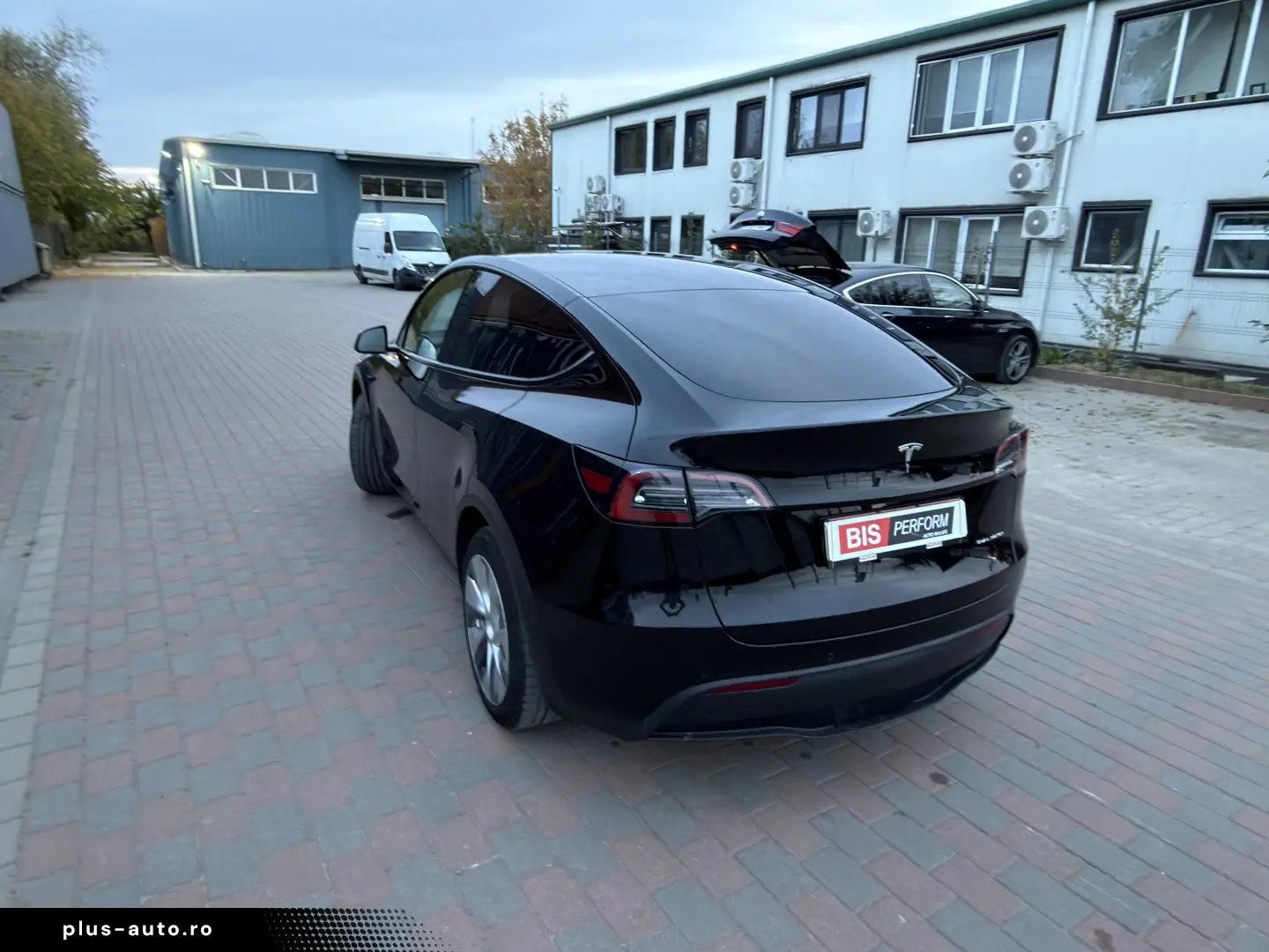 Tesla Model Y Long Range Dual 4WD