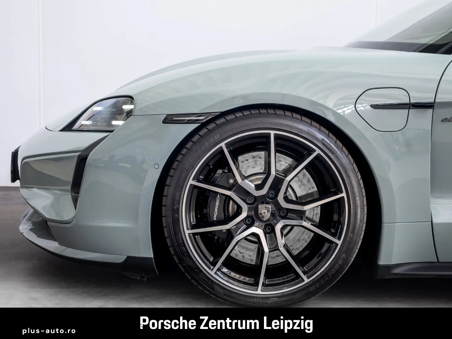 PORSCHE Taycan Turbo Burmester ActiveRide