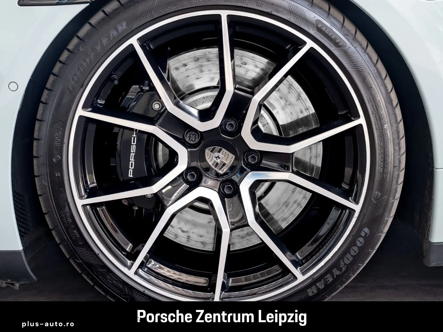 PORSCHE Taycan Turbo Burmester ActiveRide