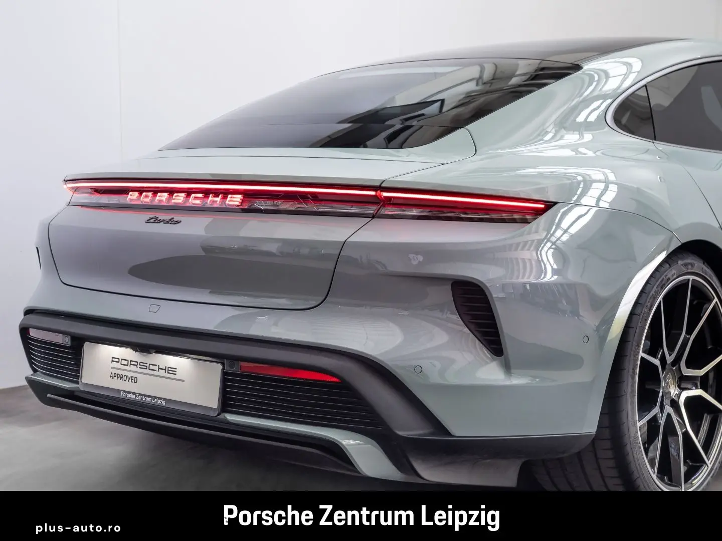 PORSCHE Taycan Turbo Burmester ActiveRide