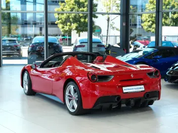 Ferrari 488 Spider TAILOR-MADE DAYTONA-SEAT JBL LIFT 1HD