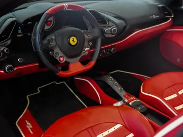 Ferrari 488 Spider TAILOR-MADE DAYTONA-SEAT JBL LIFT 1HD