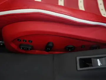 Ferrari 488 Spider TAILOR-MADE DAYTONA-SEAT JBL LIFT 1HD