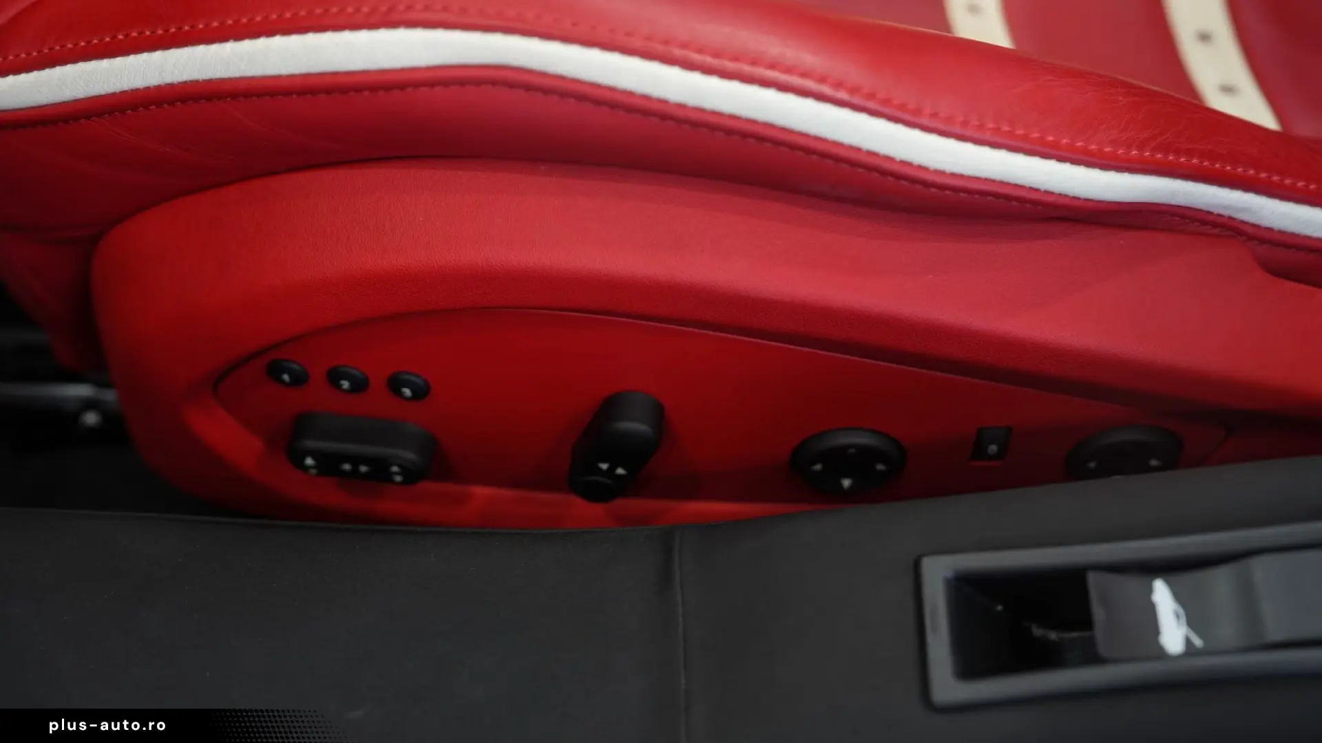 Ferrari 488 Spider TAILOR-MADE DAYTONA-SEAT JBL LIFT 1HD