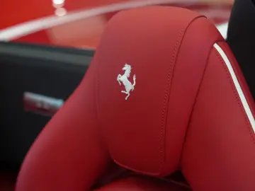 Ferrari 488 Spider TAILOR-MADE DAYTONA-SEAT JBL LIFT 1HD