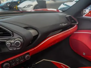 Ferrari 488 Spider TAILOR-MADE DAYTONA-SEAT JBL LIFT 1HD