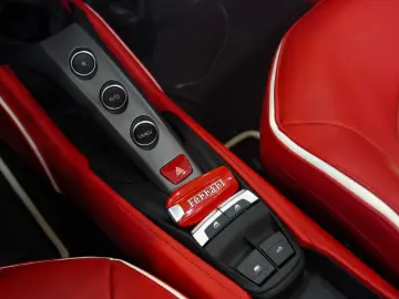 Ferrari 488 Spider TAILOR-MADE DAYTONA-SEAT JBL LIFT 1HD