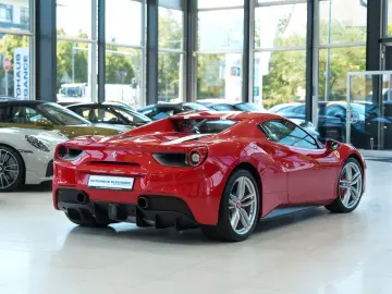 Ferrari 488 Spider TAILOR-MADE DAYTONA-SEAT JBL LIFT 1HD