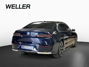 BMW 740d xD DAPr ExecutiveLounge TV Entertainment
