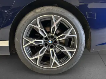 BMW 740d xD DAPr ExecutiveLounge TV Entertainment