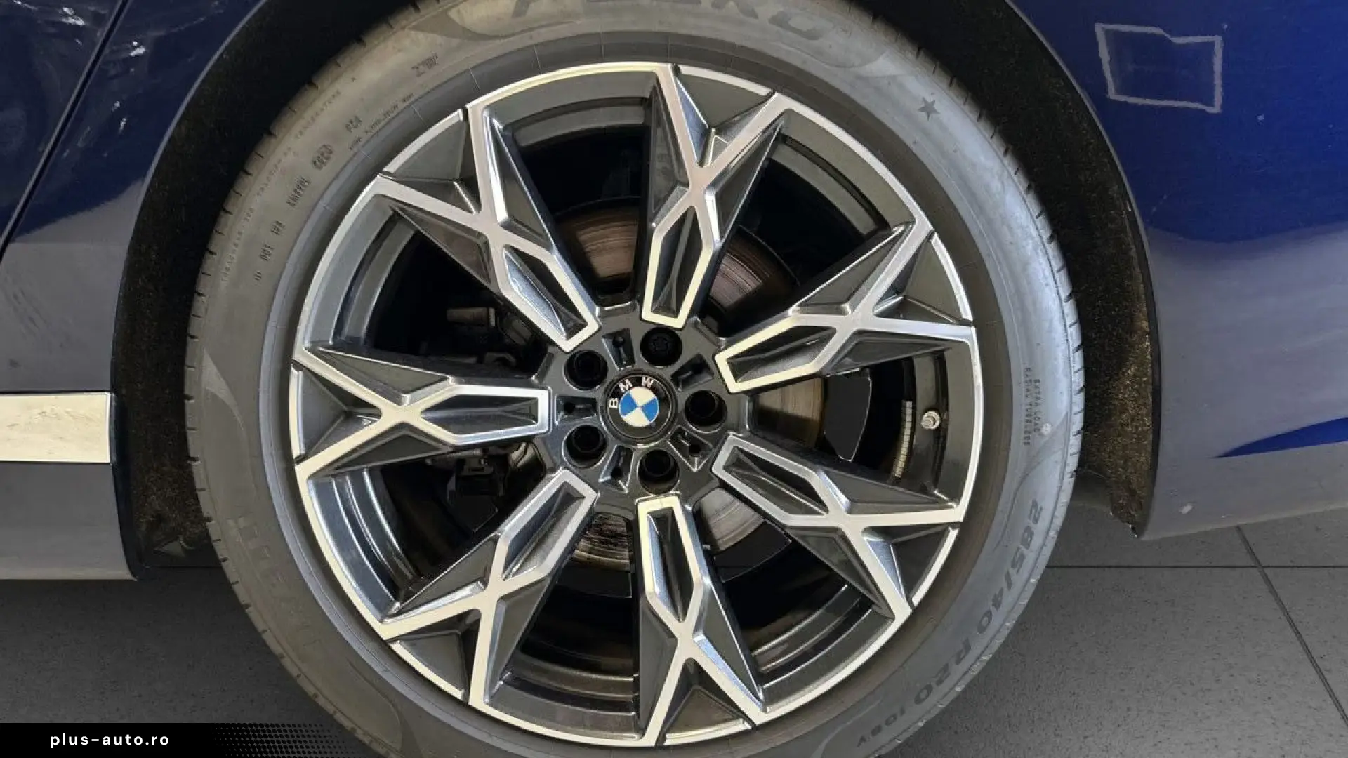 BMW 740d xD DAPr ExecutiveLounge TV Entertainment