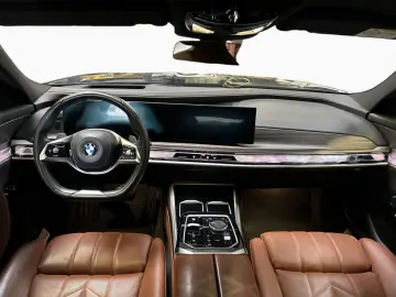 BMW 740d xD DAPr ExecutiveLounge TV Entertainment