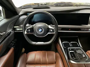 BMW 740d xD DAPr ExecutiveLounge TV Entertainment