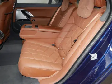 BMW 740d xD DAPr ExecutiveLounge TV Entertainment