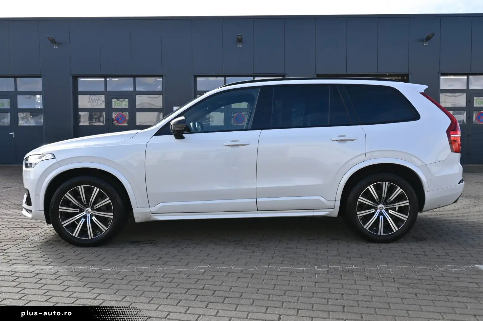 VOLVO XC90 B5D AWD Plus Dark STDHZG PANO LUFT 360  AHK
