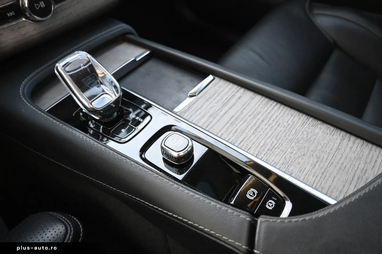 VOLVO XC90 B5D AWD Plus Dark STDHZG PANO LUFT 360  AHK
