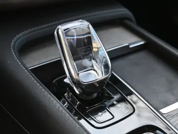VOLVO XC90 B5D AWD Plus Dark STDHZG PANO LUFT 360  AHK