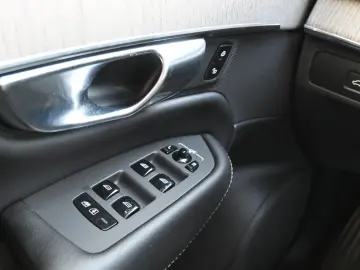 VOLVO XC90 B5D AWD Plus Dark STDHZG PANO LUFT 360  AHK