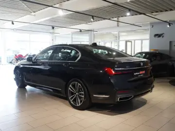 BMW 740xd ~M Sport~HUD~Har&Ka~Soft~Gestik~