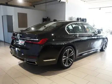 BMW 740xd ~M Sport~HUD~Har&Ka~Soft~Gestik~