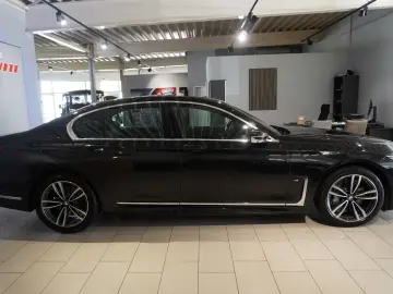 BMW 740xd ~M Sport~HUD~Har&Ka~Soft~Gestik~