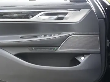 BMW 740xd ~M Sport~HUD~Har&Ka~Soft~Gestik~