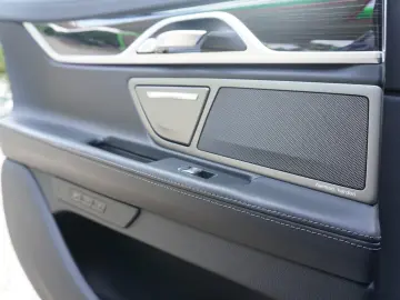 BMW 740xd ~M Sport~HUD~Har&Ka~Soft~Gestik~