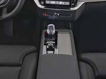 VOLVO XC90 T8 AWD Ultra Bright !!B&W MASSAGE LUFTFW!!