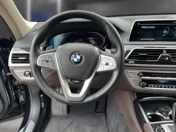 BMW 740d xDrive Leather NaviHUD Heated Seats  Laserlights