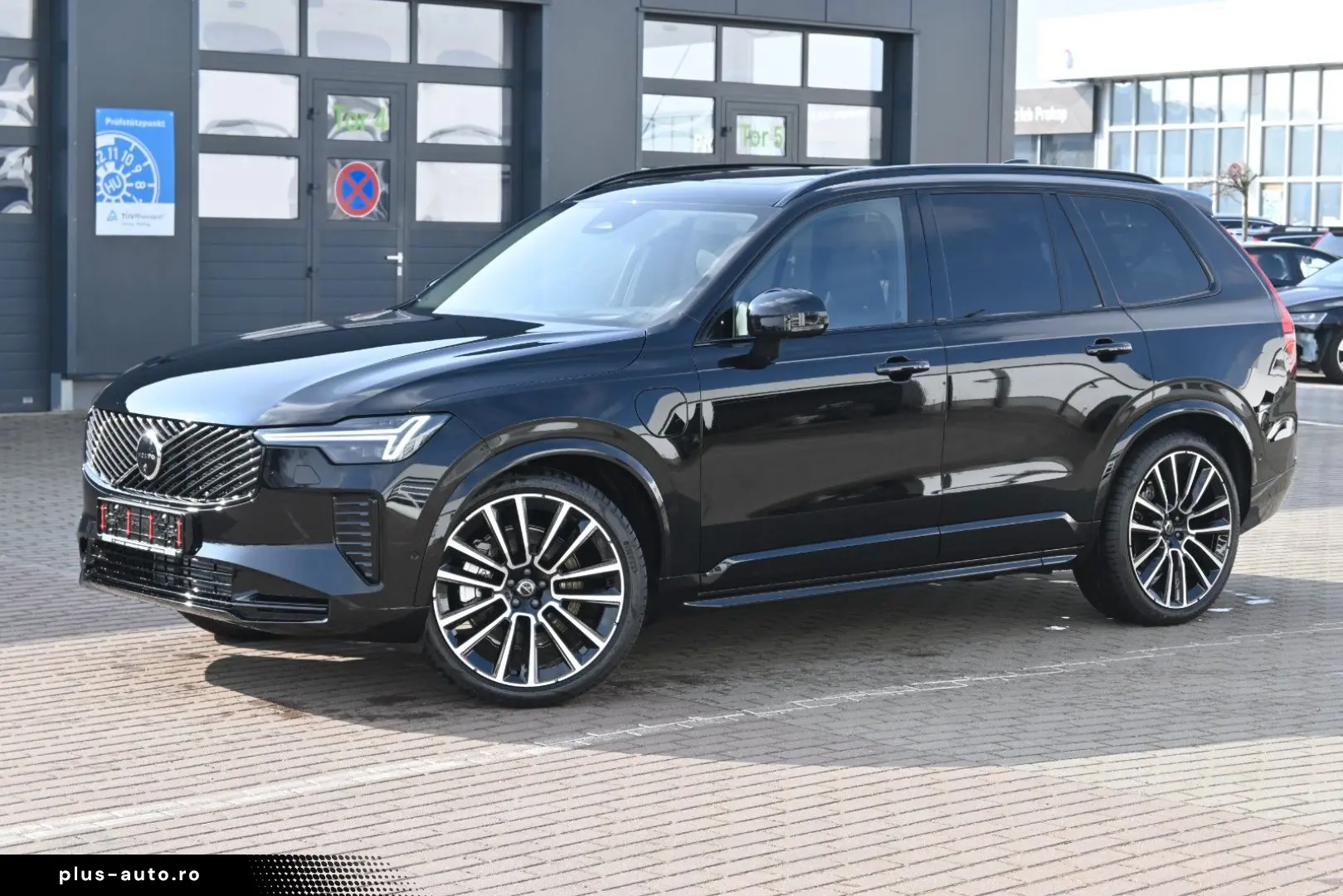 VOLVO XC90 T8 AWD Ultra Dark Recharge Plug-In Hybrid