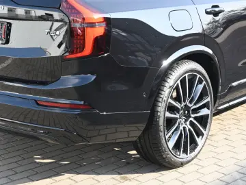 VOLVO XC90 T8 AWD Ultra Dark Recharge Plug-In Hybrid