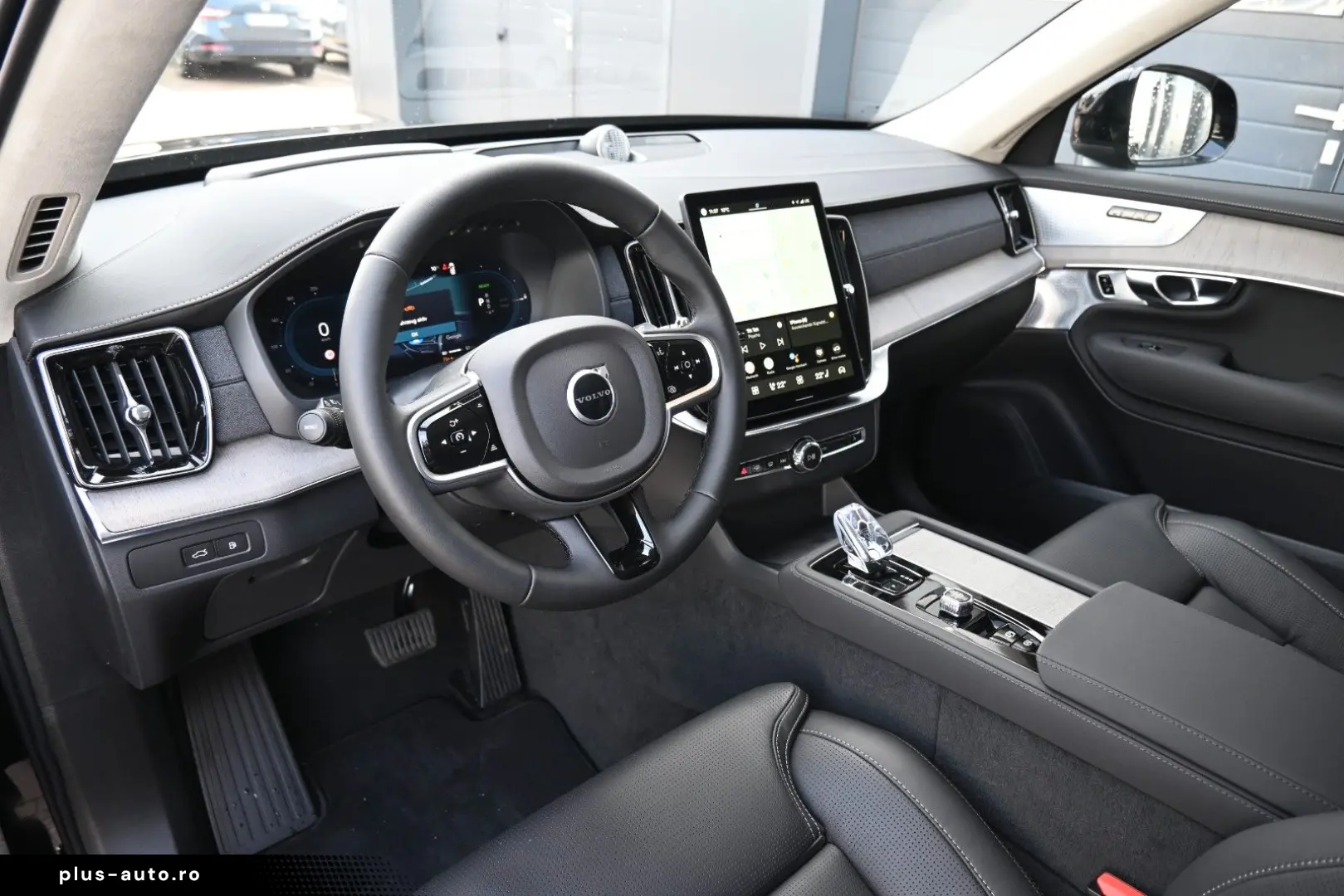 VOLVO XC90 T8 AWD Ultra Dark Recharge Plug-In Hybrid
